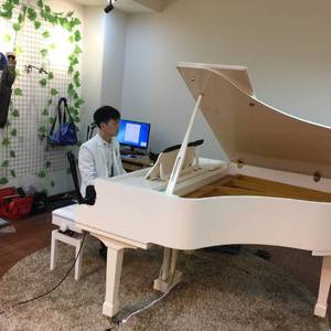 又黄又骚的视频国产
